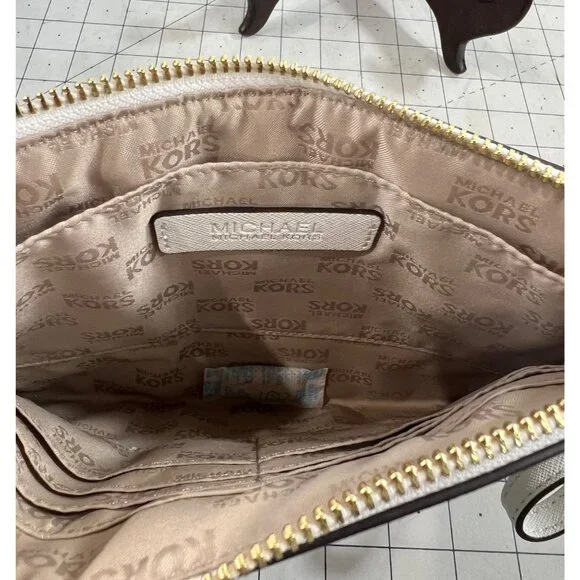 Michael Kors Jet Set Dragonfly White Wristlet Clutch NWOT Leather - Picture 5 of 6